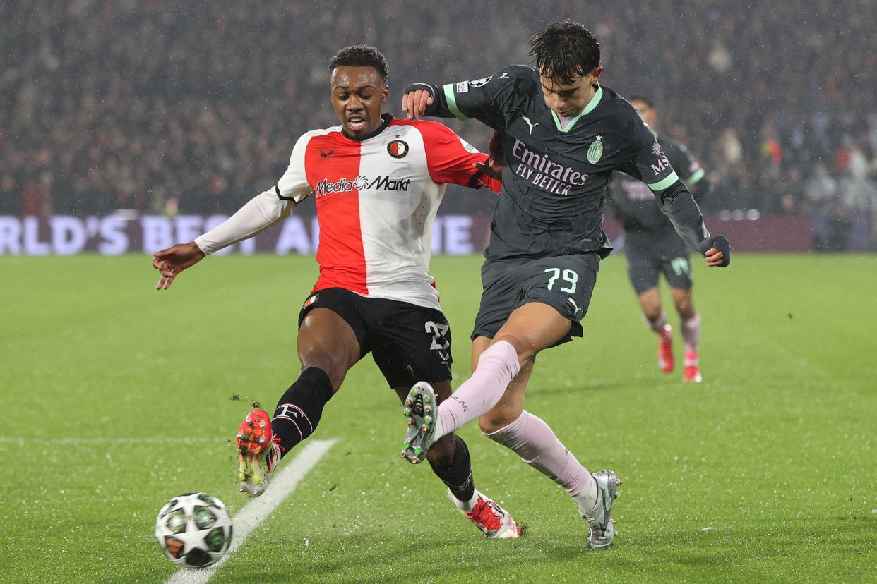 曼联考虑出 曼联考虑出